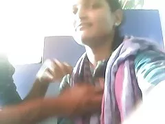 એક મોટી titty શ્યામા ઇંગ્લીશ સેકસી વીડિયો લેટિના તેના ફોન વેચવા માંગે છે fucked નહીં